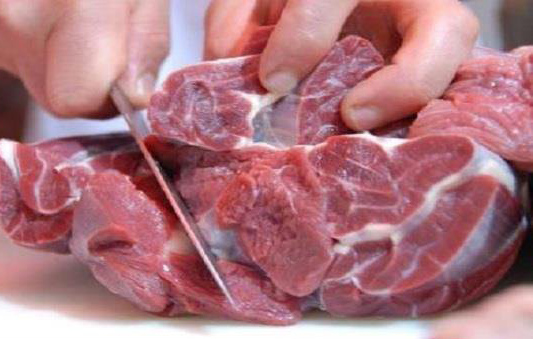 نرخ گوشت بیش از ۴۰۰ هزار تومان گرانفروشی است نرخ گوشت بیش از ۴۰۰ هزار تومان گرانفروشی است