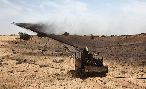 ۱۱۰ میلیون لیتر مالچپاشی در شنزارهای خوزستان ۱۱۰ میلیون لیتر مالچپاشی در شنزارهای خوزستان