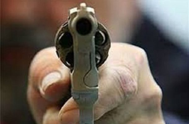 تیرهوایی به شانه استاد دانشگاه جندی شاپور اصابت کرد