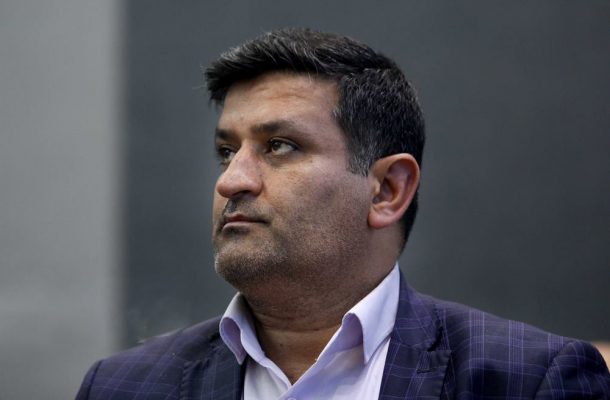 یک دهیار که چادرهای سیل زدگان خوزستان را برداشته بود بازداشت شد یک دهیار که چادرهای سیل زدگان خوزستان را برداشته بود بازداشت شد