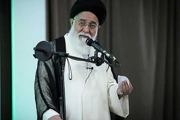 آنهایی که گفتند به ما اختیار بدهید، چند ماه بعد سفیداب و سرخاب کرده و از این مملکت فرار کردند آنهایی که گفتند به ما اختیار بدهید، چند ماه بعد سفیداب و سرخاب کرده و از این مملکت فرار کردند