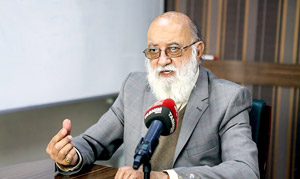 انتخابات مجلس شورای اسلامی | دولت قائل به شفافیت نیست؛ روحانی مردم را بیگانه تلقی میکند انتخابات مجلس شورای اسلامی | دولت قائل به شفافیت نیست؛ روحانی مردم را بیگانه تلقی میکند