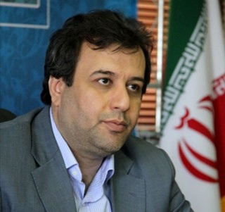 مسائل خدماتی را در اهواز از سیاست جدا کنیم