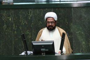 یک فرد جوان بطری بنزین ۲-۳ لیتری را روی من ریخت / می خواست بنده را آتش بزند اما فندک روشن نشد یک فرد جوان بطری بنزین ۲-۳ لیتری را روی من ریخت / می خواست بنده را آتش بزند اما فندک روشن نشد