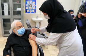 پاسخ وزارت بهداشت به چند پرسش درباره تزریق دوز دوم واکسن کرونا پاسخ وزارت بهداشت به چند پرسش درباره تزریق دوز دوم واکسن کرونا