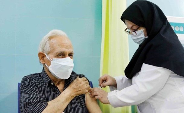 علوم پزشکی ایران: تزریق دُز سوم واکسن در دستور کار قرار گرفته / واکسیناسیون بخش عمده‌ای از جمعیت هدف تا دو ماه آینده تکمیل می شود