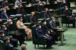 بخشی از برنامه عبدالملکی را می توان با سرچ در اینترنت پیدا کرد / ۳۰ صفحه از این برنامه هم تصویر است بخشی از برنامه عبدالملکی را می توان با سرچ در اینترنت پیدا کرد / ۳۰ صفحه از این برنامه هم تصویر است