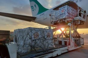 واردات محمولههای ۵ میلیون دوزی تا تامین ۴۰ میلیون دوز واکسن در شهریور، ادامه خواهد داشت واردات محمولههای ۵ میلیون دوزی تا تامین ۴۰ میلیون دوز واکسن در شهریور، ادامه خواهد داشت