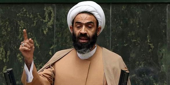 توهین نماینده مجلس به روحانی: او فقط عمامه بر سر دارد!