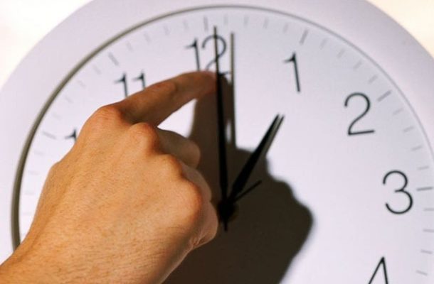 ور رفتن دولت با ساعت کار کارمندان/ تعیین ساعت ۶بامداد برای شروع کار ادارات چه اشکالاتی دارد؟