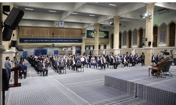 رهبر معظم انقلاب: جامعه کارگری بینی کسانی که قصد داشتند کارگران را تابلوی اعتراضات مردمی کنند به خاک مالید/ اعتراض کارگران در مواردی به حق بوده است رهبر معظم انقلاب: جامعه کارگری بینی کسانی که قصد داشتند کارگران را تابلوی اعتراضات مردمی کنند به خاک مالید/ اعتراض کارگران در مواردی به حق بوده است