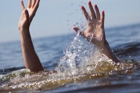 غرق شدن یک جوان ۲۵ ساله اهل و ساکن اهواز در رودخانه دز غرق شدن یک جوان ۲۵ ساله اهل و ساکن اهواز در رودخانه دز