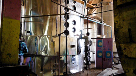 بازسازی کارخانه شکر هفت تپه ۷۰ درصد پیشرفت داشته است