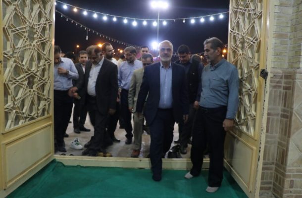 ادای احترام استاندار خوزستان به مقام علامه شیخ شوشتری (ره) ادای احترام استاندار خوزستان به مقام علامه شیخ شوشتری (ره)