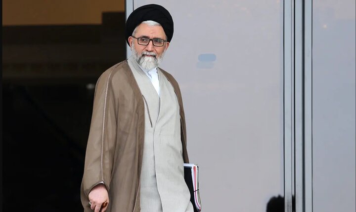 وزیر اطلاعات: دشمن تلاش می‌کند مقام معظم رهبری را هدف قرار دهد؛ گاهی با تر.ور و گاهی با هجمه‌های خصمانه‌ای که امروز در درون کشور هم به آن می‌پردازند