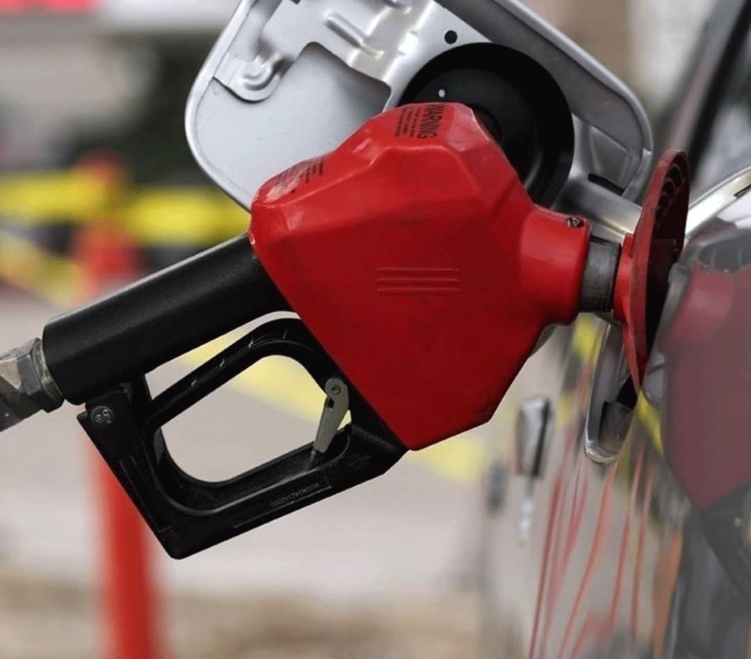 سهمیه بنزین خودروهای تعویض پلاکی قطع نمی‌شود