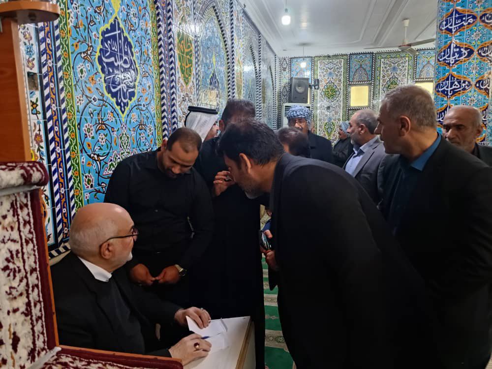 پاسخگویی استاندار خوزستان به شهروندان در مسجد خاتم الانبیا اهواز