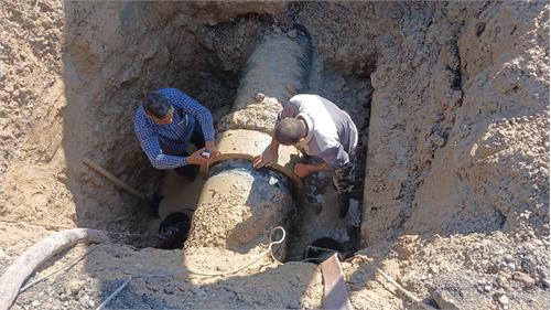 جلوگیری از هدررفت آب در بندر امام خمینی با رفع شکستگی لوله